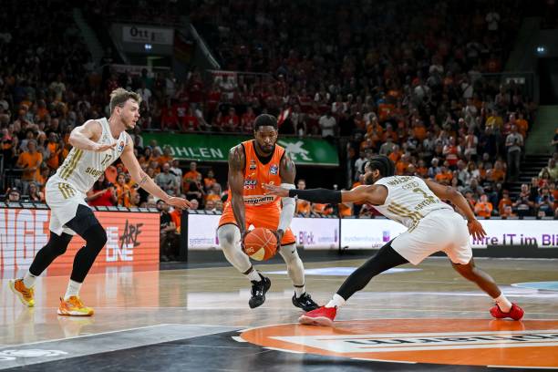 更多反击空 更多反击空